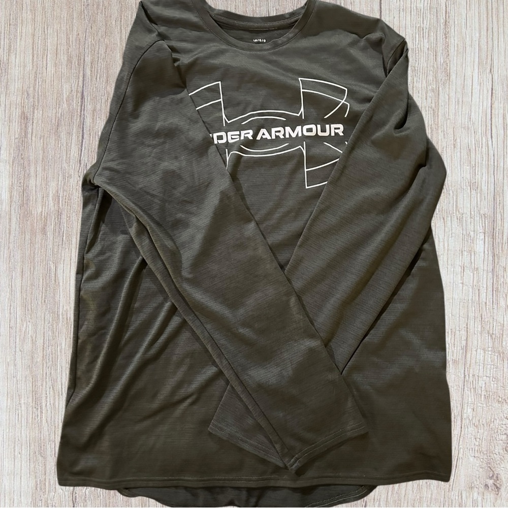 Green Medium UA long sleeve shirt